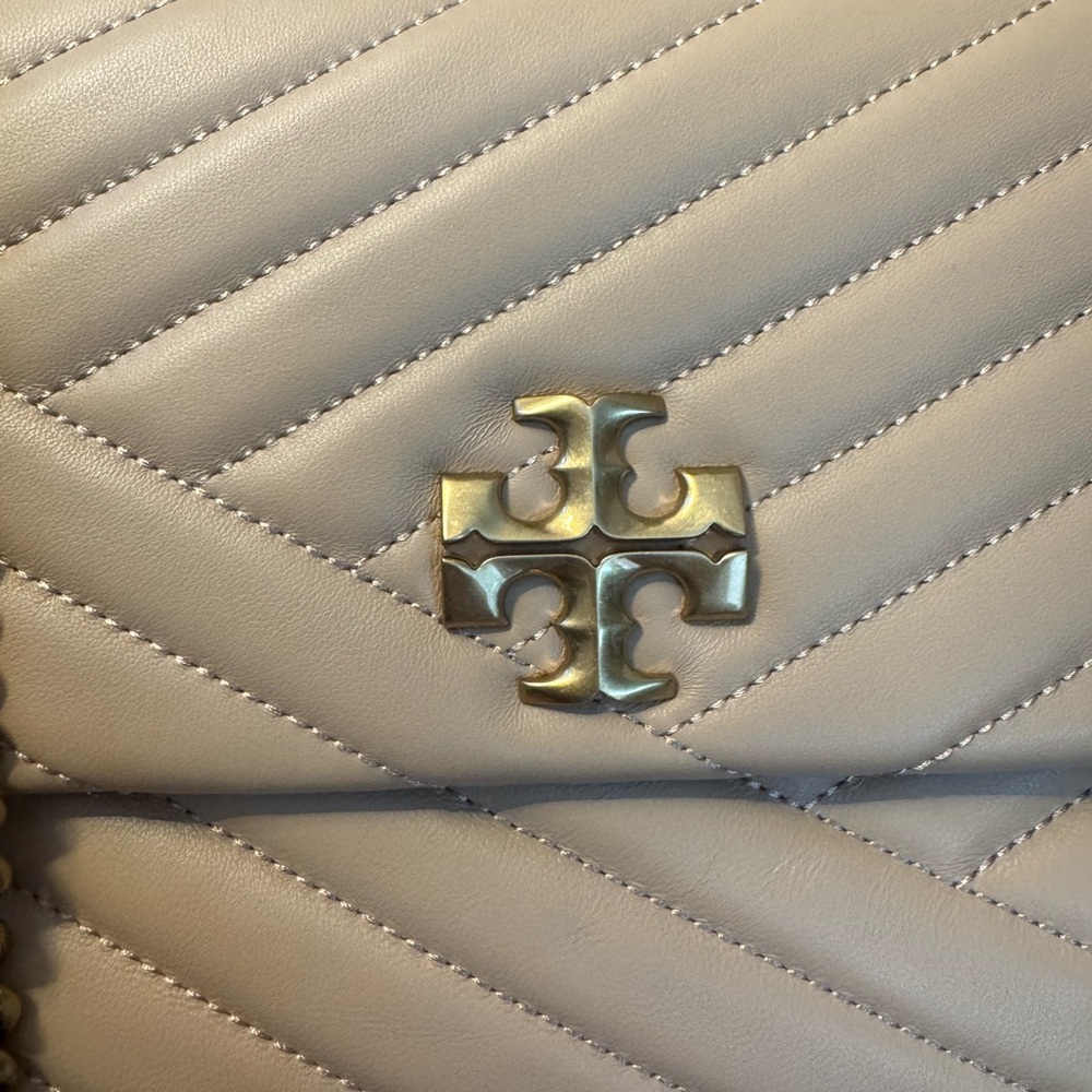 Tory Burch Kira Convertible Quilted Shoulder Bag - Picture 12 of 16